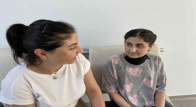 Öğretmenlik aşkıyla kanseri yendi, sesini kaybettiği için mesleğine veda ediyor