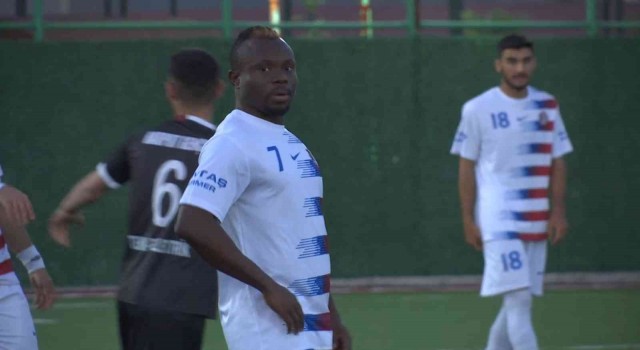 Okumak için Elazığa gelen Afrikalı öğrencilerin hayali futbolcu olmak