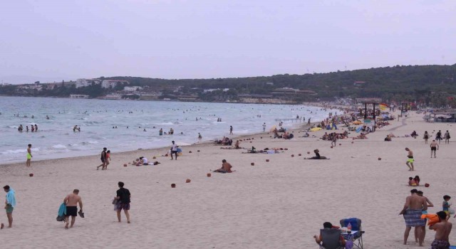 Olumsuz hava koşulları tatilcileri durdurmadı