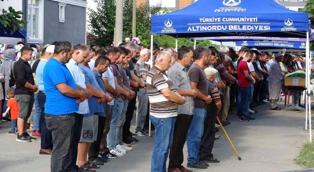 Orduda gürültü kavgasında hayatını kaybeden baba-oğul toprağa verildi