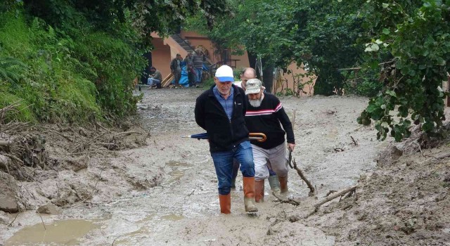Orduda heyelan sonucu 4 ev hasar aldı, bir köprü uçtu, heyelan yollara zarar verdi