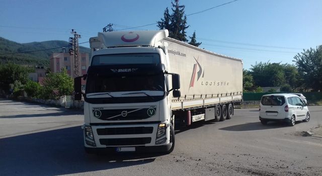 Osmaniye'de Tehlike oluşturan Kavşakta düzenleme isteniyor!