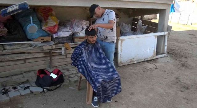 Osmanlıdan kalan sokakta tıraş geleneği Afyonkarahisarda sürdürülüyor