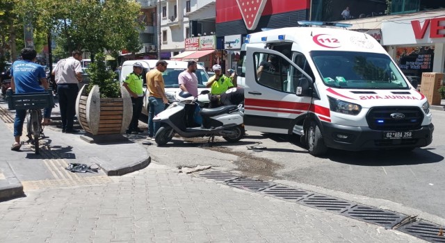 Otomobil ile motosiklet çarpıştı: 2 yaralı