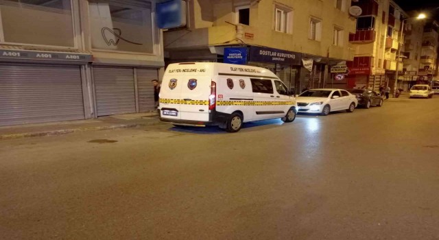 (ÖZEL) -Esenyurtta motosikletli şahıs 2 kişiye kurşun yağdırdı