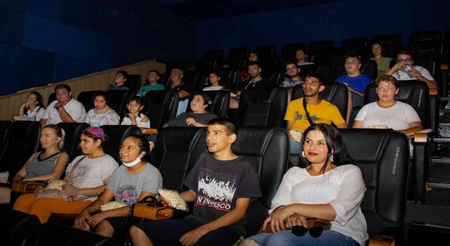 Özel gereksinimli bireyler sinema izlemenin mutluluğunu yaşadı