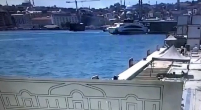 (Özel) İstanbul Boğazındaki vapur kazası kamerada
