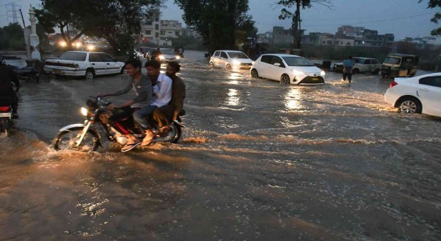 Pakistanda şiddetli yağış: 7 ölü, 20 yaralı