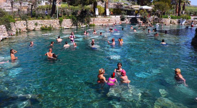 Pamukkalede 9 günlük tatil bereketi yaşanıyor