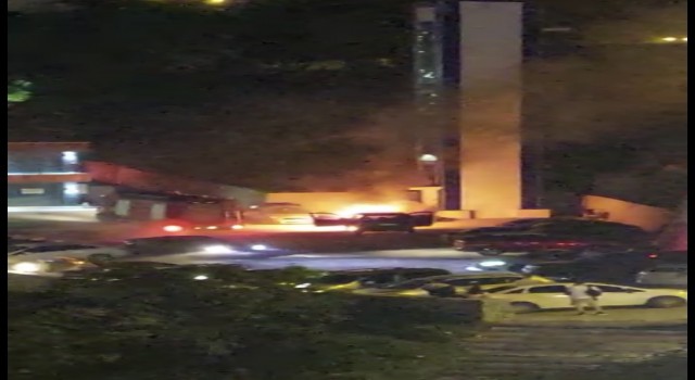 Park halindeki araç alev alev yandı