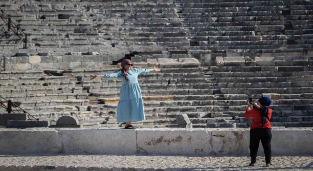 Patara Antik Kenti ziyaretçilerini adeta geçmişe götürüyor