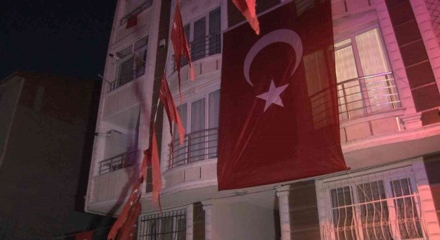 Pençe-Kilit Harekatı şehidinin acı haberi Gaziosmanpaşadaki babaevine ulaştı