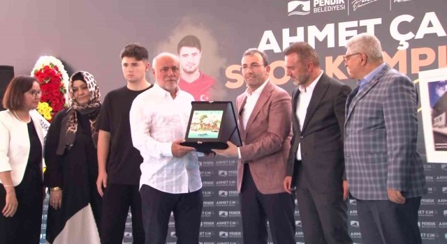 Pendikte Ahmet Çalık Spor Kompleksi kapılarını açtı