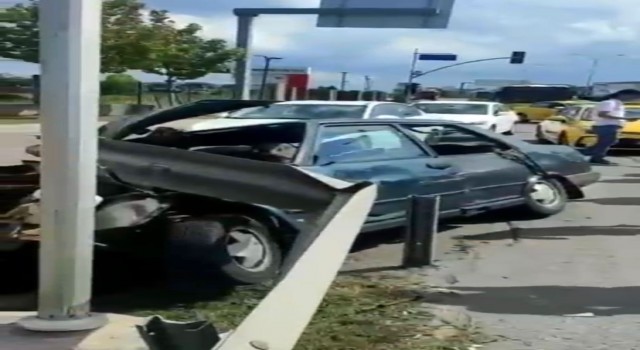 Pendikte çaldıkları otomobille kaçarken dehşet saçtılar