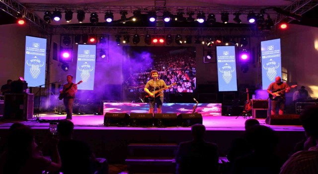Pinhaniden Akşehirde konser