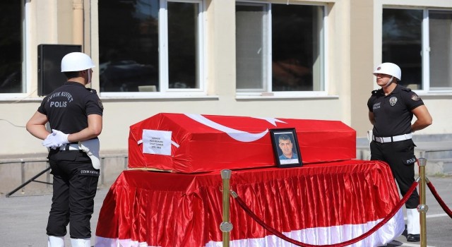 Polis memuru kalbine yenildi