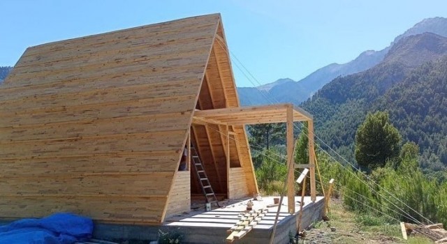 Pozantıda yeni bungalov evler yapılıyor