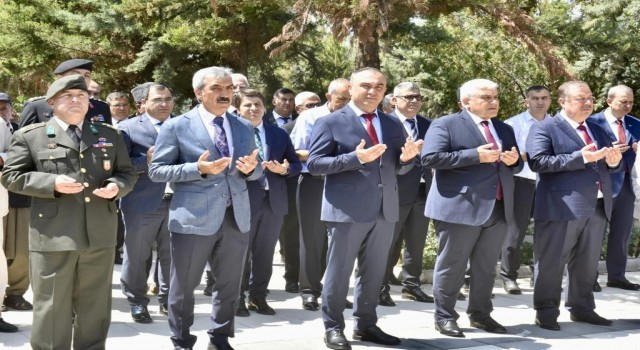 Protokol üyelerinden Kiliste şehitlik ziyareti