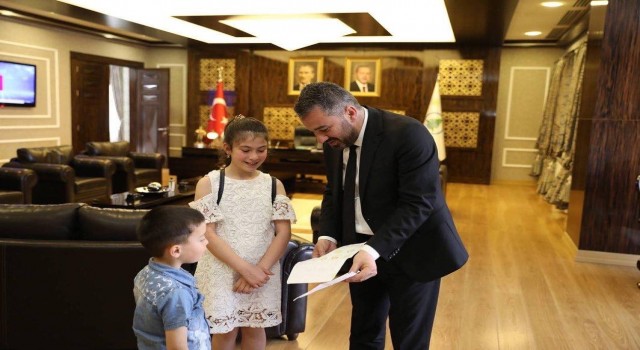 Pursaklar Belediye Başkanı Çetin, minikleri makamında konuk etti