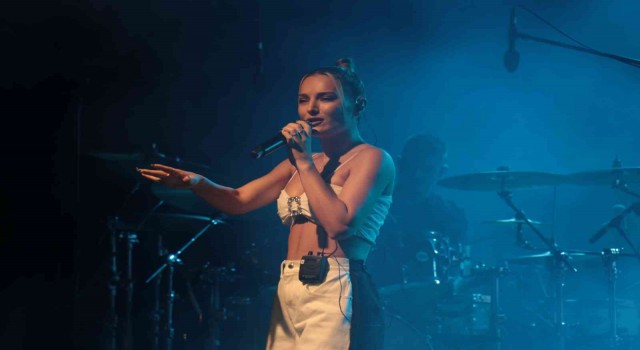 Rumen pop star Minellinin dünya turnesinden önceki durağı Alanya oldu