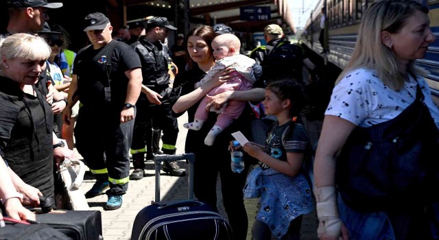 Rus saldırıları nedeniyle 9 milyondan fazla kişi Ukraynayı terk etti