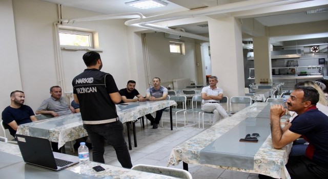 Sağlık personeline madde bağımlılığı anlatıldı