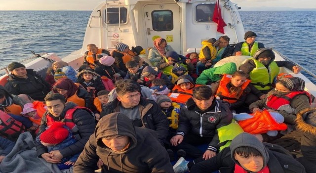 Sahil Güvenlik, 7 ayda Yunanistanın geri ittiği 698 kaçak göçmeni kurtardı