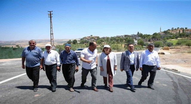 Şahinden sıcak asfalt çalışması yürütülen mahallelere ziyaret