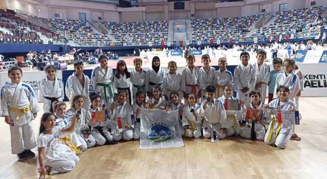 Sakarya Büyükşehir sporcularından başarı: Uluslararası turnuvada tam 15 madalya