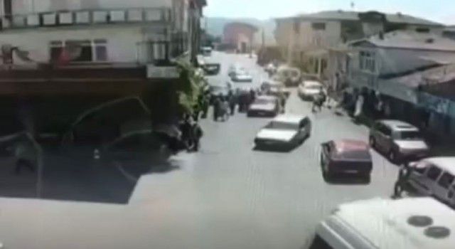 Sakaryada 7 kişinin yaralandığı akıl almaz kaza kamerada