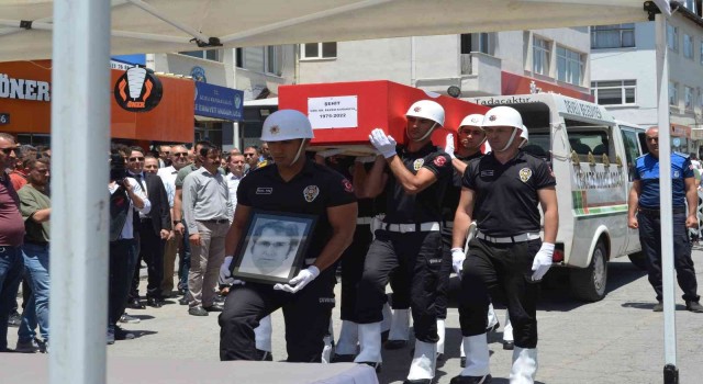 Saldırıda hayatını kaybeden doktor Karakayayı binler uğurladı