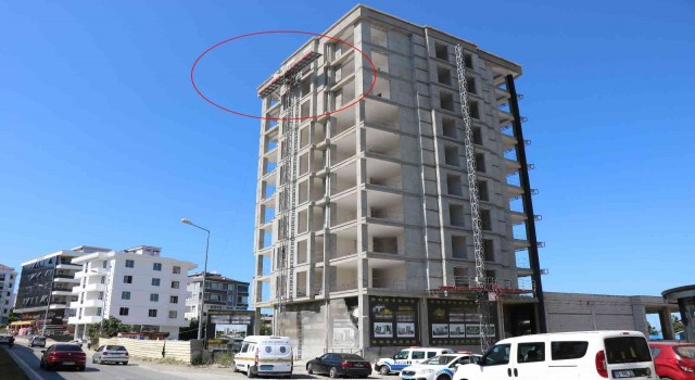 Samsunda 9. kattan düşen inşaat işçisi ağır yaralandı