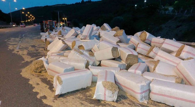 Samsunda saman yüklü tır devrildi: 1 yaralı