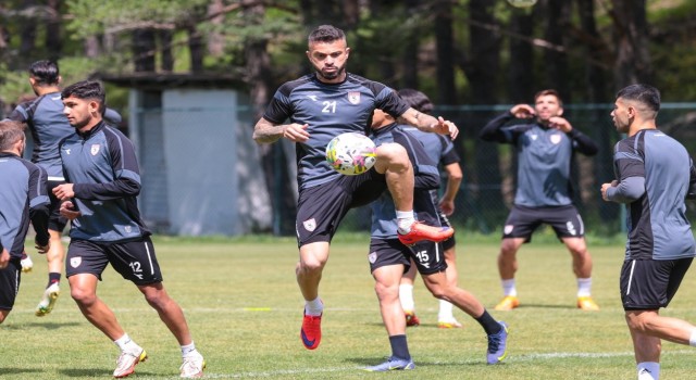 Samsunsporda 13 futbolcu geldi, 9 futbolcu gitti