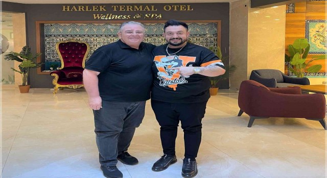 Sanatçı Hüseyin Kağıt Harlek Termal Oteli tercih etti