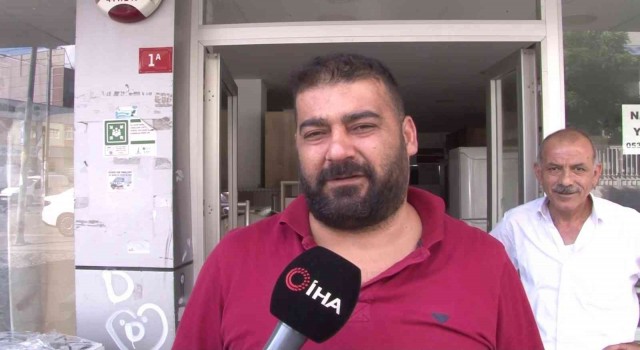 Sancaktepede hızını alamayan motosikletli park halindeki minibüse çarptı