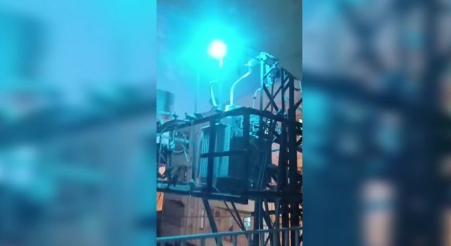 Şanlıurfada evlere bitişik trafonun patlama anları kamerada