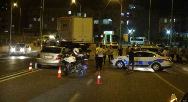 Şanlıurfada kamyonet ile otomobil çarpıştı: 5 yaralı