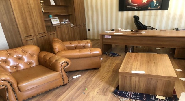 Şanlıurfada okul müdürü görevi başında darp edildi
