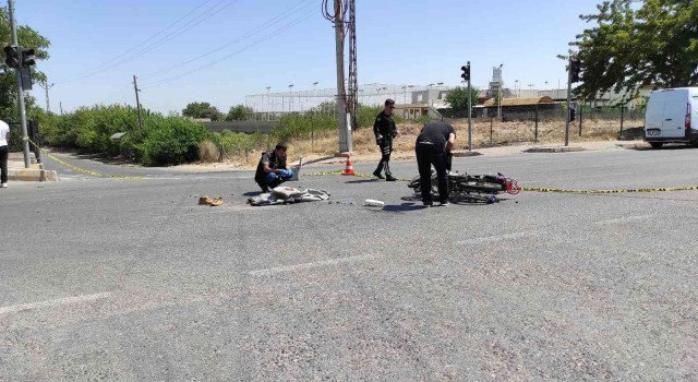 Şanlıurfada tıra çarpan motosikletin sürücüsü öldü