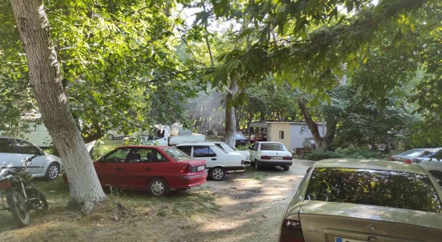 Sarıgöllüler sıcak havada mesire alanına akın etti
