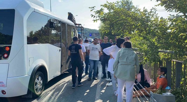 Sarıyerde içi yolcu dolu minibüsle cip çarpıştı: 10 yaralı
