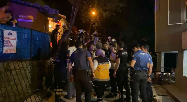 Sarıyerde kamyon gecekondunun üzerine uçtu: 4 yaralı