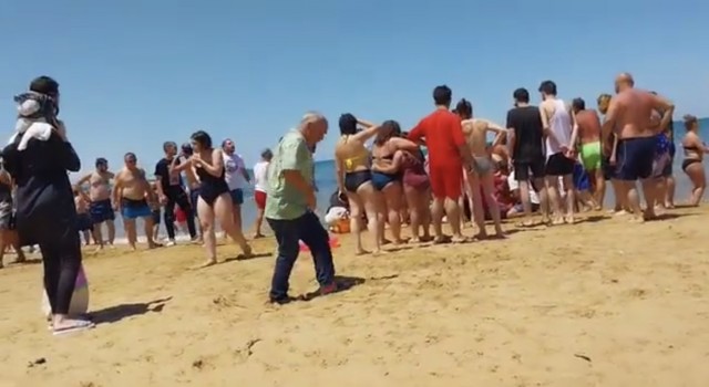 Sarıyerde plajda korku dolu anlar: Kalp masajı yapılırken şoka giren anneyi tokatladı