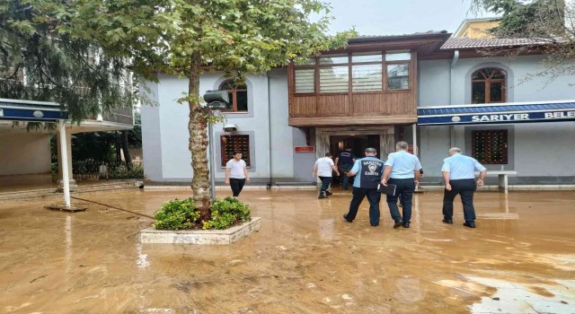 Sarıyerde yoğun yağıştan dolayı camiyi su bastı