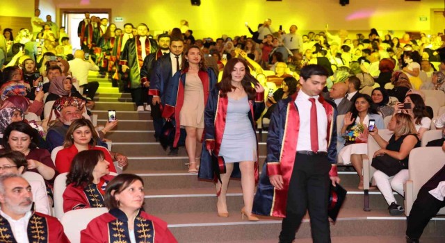 SCÜ Tıp Fakültesi 42. dönem mezunlarını uğurladı