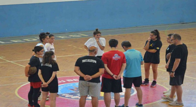 Seçmelere katılan sporculara Turgutlu Belediyespordan anlamlı hareket