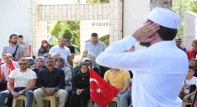 Şehidi ellerinde Türk bayraklarıyla yürüyüp kabri başında andılar