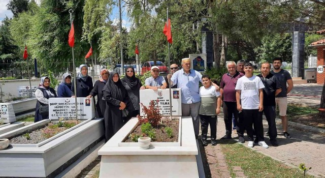 Şehit asker kabri başında dualarla anıldı
