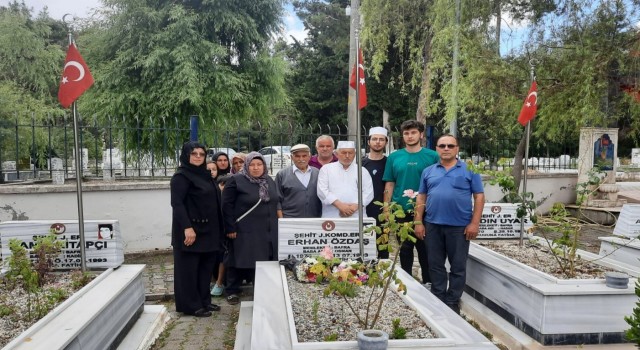 Şehit asker mezarı başında anıldı